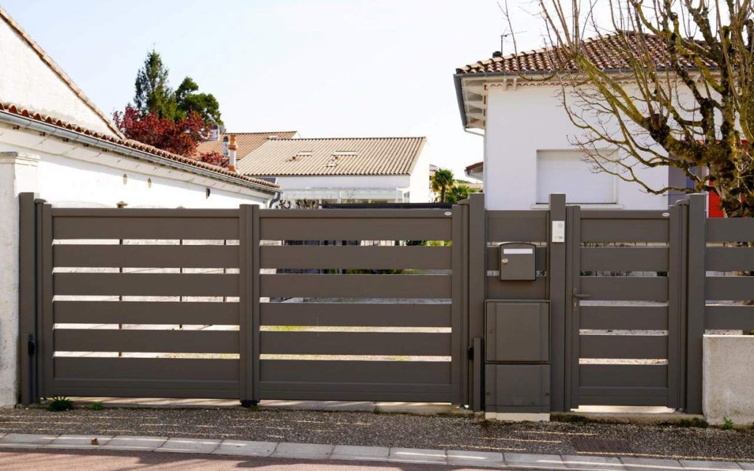 how do automatic gates work